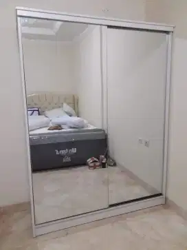 Lemari kaca 2 pintu