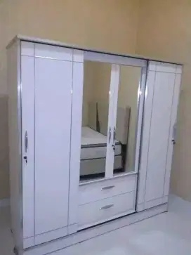 Lemari 4 pintu serbaguna