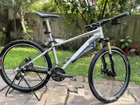 Sepeda mtb Giant high spek