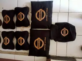 Bantal mobil sama tempat tisu