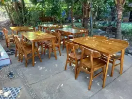 Meja kursi lengkung