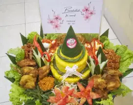 Nasi tumpeng ( nasi kuning/ nasi liwet)