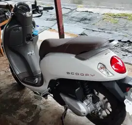 SCOOPY PRESTIGE PUTIH