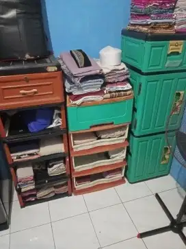 Lemari pakaian baju