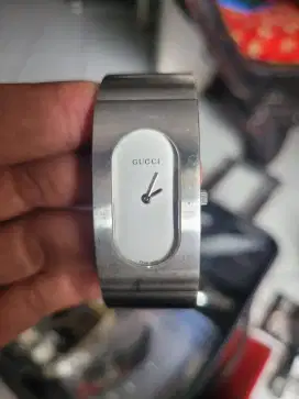 Gucci Bangle White Dial Steel