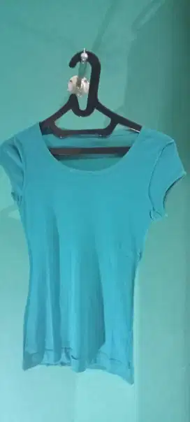 Kaos oblong wanita biru muda