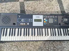 Keyboard organ piano Yamaha psr e223