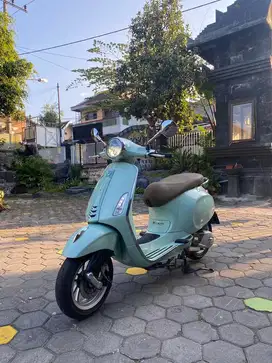 Vespa Primavera green relax