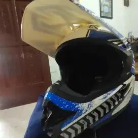 Helm trail yamaha new