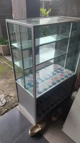 Lemari etalase mini