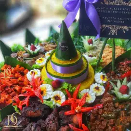 Tumpeng nasi kuning