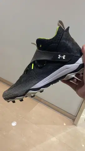 Sepatu Baseball / Softball / Slowpitch Size 42 / 27