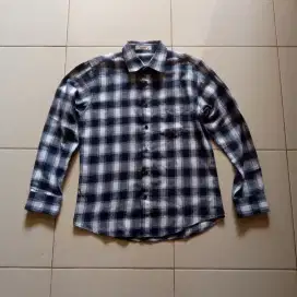 Kemeja Flanel merk Fever bukan Uniqlo