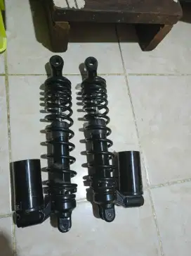 Shock copy ohlins bekas copotan motor, masih normal empuk tidak bocor