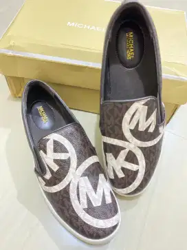 Jual sepatu bekas rasa baru