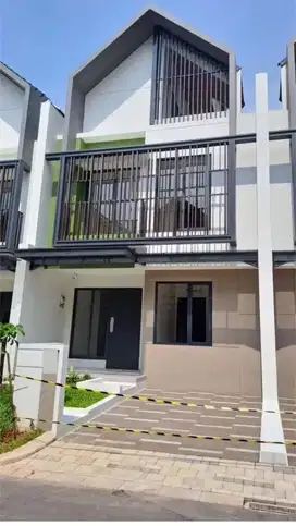 Rumah baru siap huni dengan attic room di gading serpong