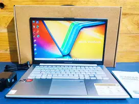 ASUS VivoBook E1404FA Ryzen 3-7320U RAM 8GB SSD 256GB Garansi 2026