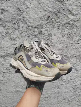 SEPATU FILA SIZE 40.5 SECOND