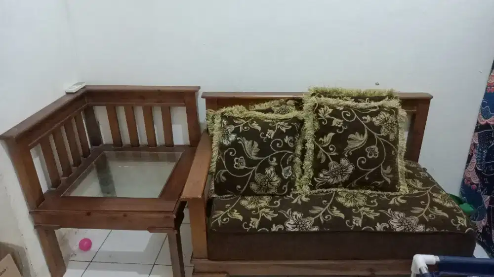 Meja kursi kayu