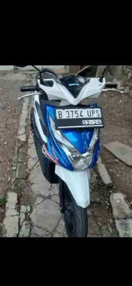 Honda Beat 2018 cbs putih biru kondisi baik