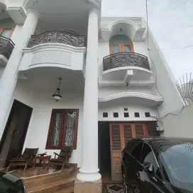 Dijual Rumah Huni Bangunan Permanen Jalan Anggrek Kebon Jeruk Jakbar