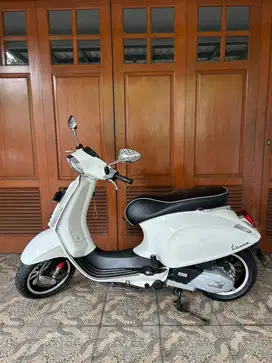 Vespa Sprint i-Get 2019 Putih (Desember) Pemakaian 2020