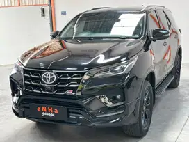 KM 14rb.. FORTUNER VRZ 2.8 GR SPORT A/T 2022.. eNHa garage Semarang..