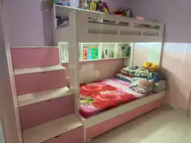 Tempat tidur anak tingkat