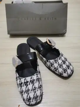 Sandal slip on Charle5 & ke1th