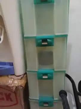 Laci plastik susun 4