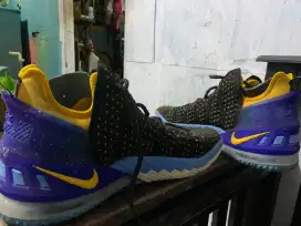 Sepatu Nike LeBron James 18 Lakers