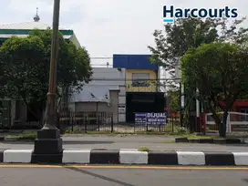 Dijual ruko strategis di Jl. Adisucipto, Solo.