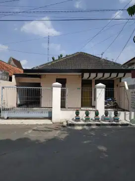 Disewakan rumah nyaman selatan UST Tamansiswa