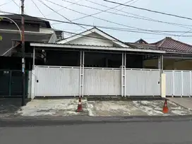 Rumah Disewakan Strategis Pinggir Jalan Raya di Bintaro Jaya Sektor 2