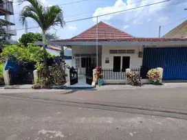 DIJUAL RUMAH LAMA DI LOKASI TENGAH KOTA PALEMBANG