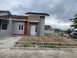 rumah minimalis halaman luas komplek sako gardenia