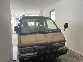 Dijual Mobil Mazda E2000