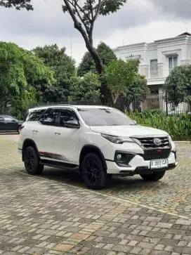 LOW KM 47rb!!! Toyota Fortuner VRZ TRD 2.4 Diesel AT 2020 - Putih