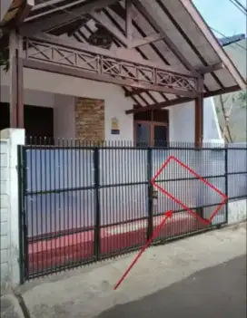 Rumah nyaman di Pondok kelapa