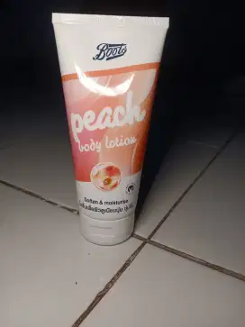 BOOTS PEACH BODY LOTION SOFTEN&MOISTURISE EXPIRED 06-2026