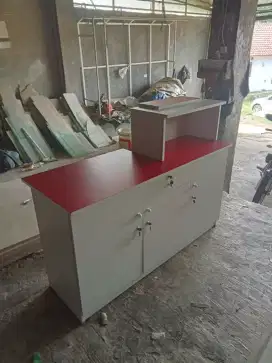 Meja Kasir merah Putih