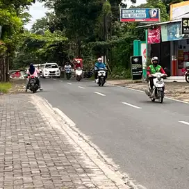 Ruko Luas Pinggir Jalan Ramai Kota