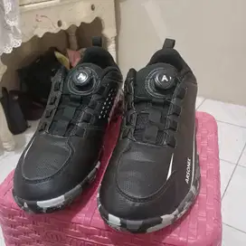 Sepatu Badminton BOA(Tidak Pakai Tali) Merek Arsonix