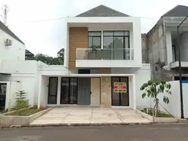 Dijual Rumah Lokasi Strategis di Grandia Metropolis Semarang