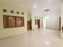 Disewakan Rumah Nyaman di Setraduta