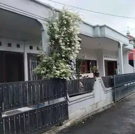 Rumah Induk & Kost Putra Aktif di Gang Sahabat Ngesrep Timur