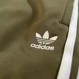 ADIDAS TRACK PANTS IA4790 OLIVE BNWT