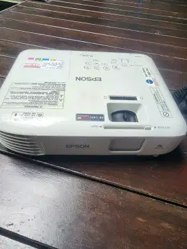 Proyektor EPSON EB S400