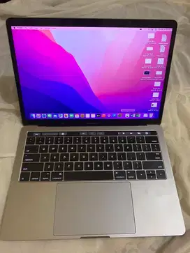 Dijual Cepat macbook pro 2017 256gb with touchbar warna spacegrey