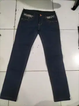 Jeans Biru Wanita